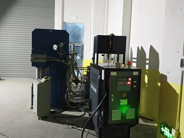 模溫機(jī)的壓力可以調(diào)節(jié)的么？歐能壓力可控模溫機(jī)